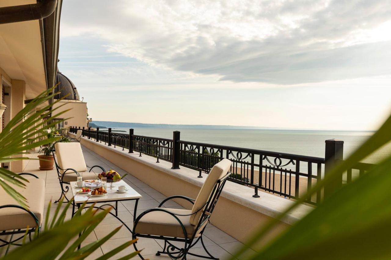 فندق Admiral غولدن ساندز المظهر الخارجي الصورة A view from the balcony of a suite at the Four Seasons Hotel