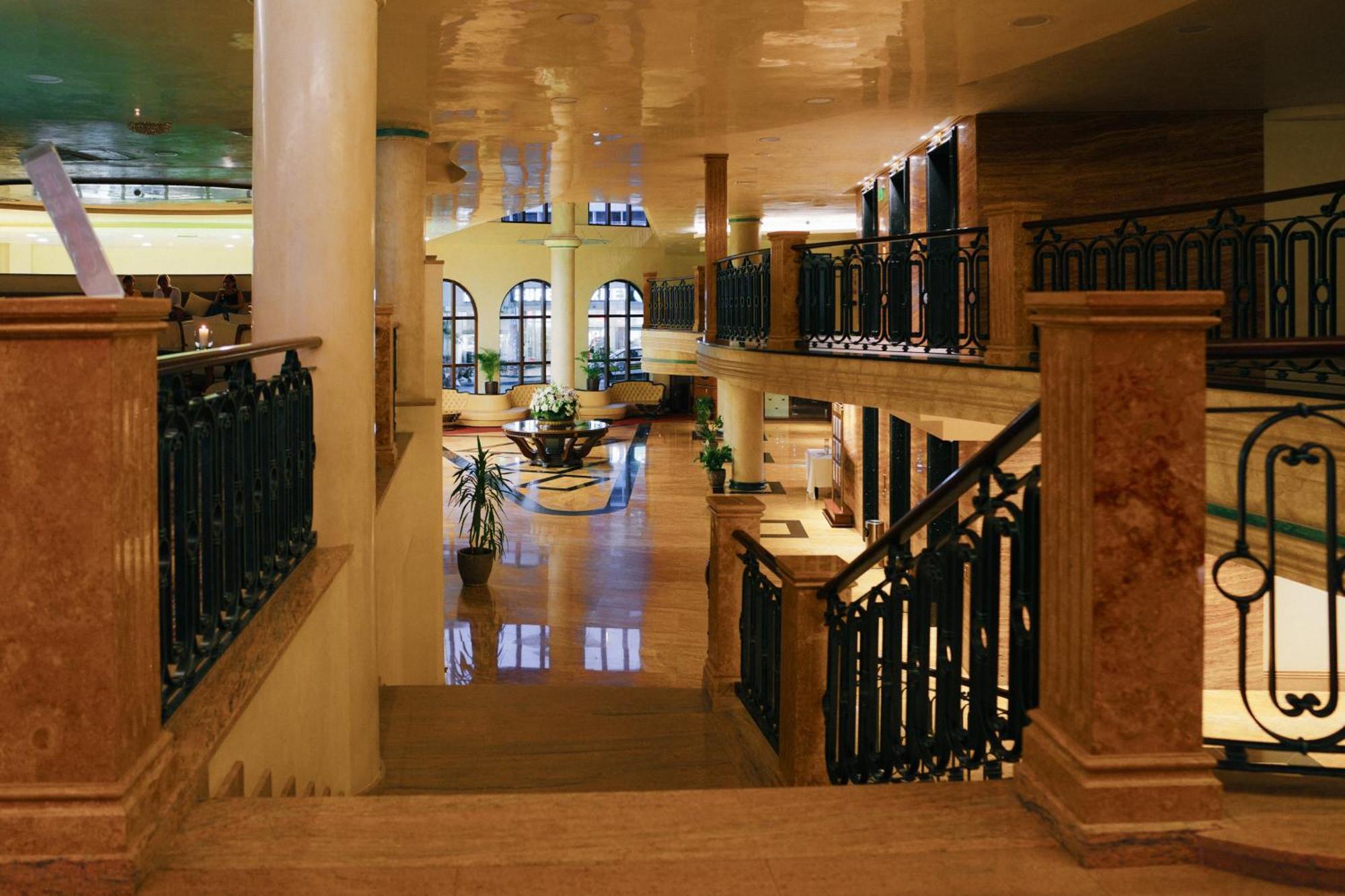 فندق Admiral غولدن ساندز المظهر الخارجي الصورة The lobby of the hotel