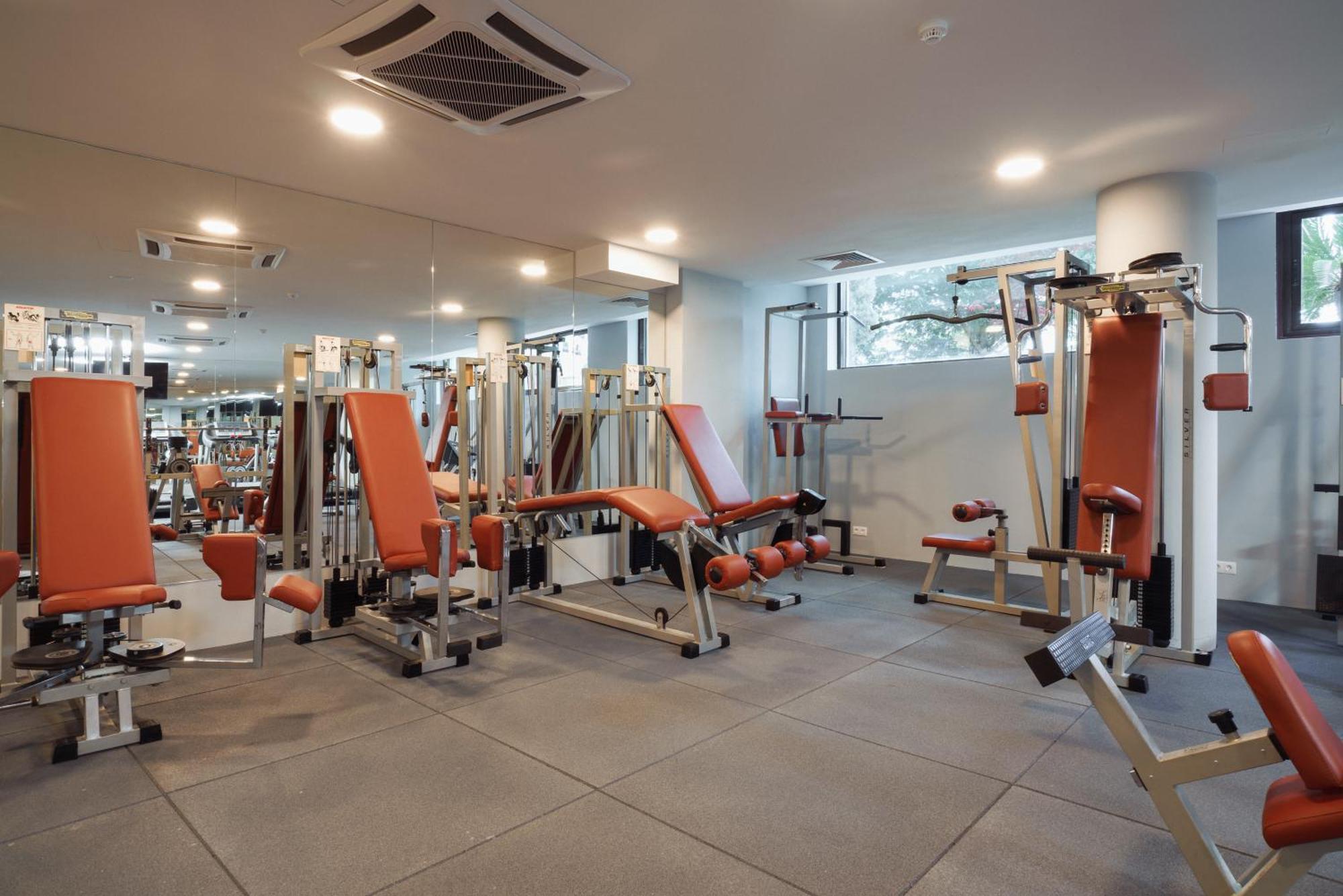 فندق Admiral غولدن ساندز المظهر الخارجي الصورة The gym at the London Scottish Club